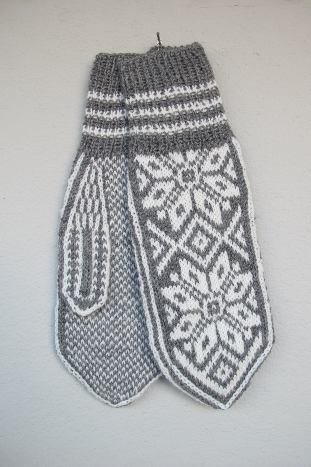 Norwegian handknitted mittens for men in grey and off white