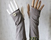 Mittens grey with dots, and green with flowers