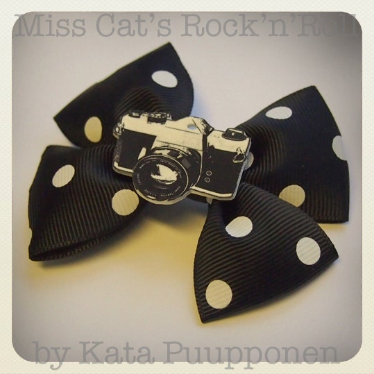 Old School Pin Up-style black polka dot retro camera hair clip