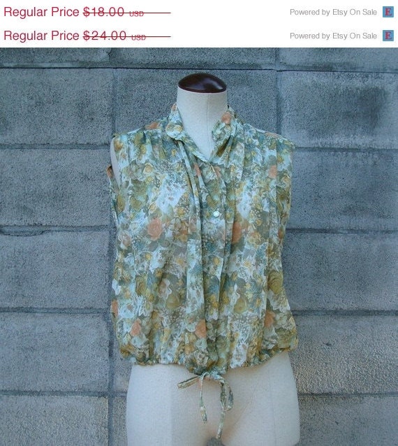 SALE Vintage 1970s Photo Floral Blouse top Button Up Shirt