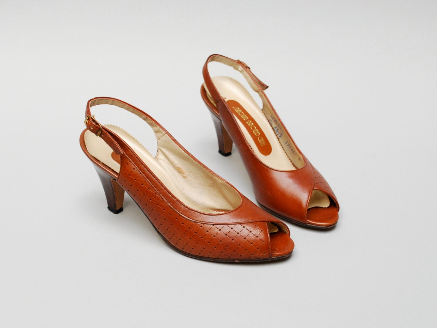 vintage 1970s slingback leather shoes by red cross size 6.5