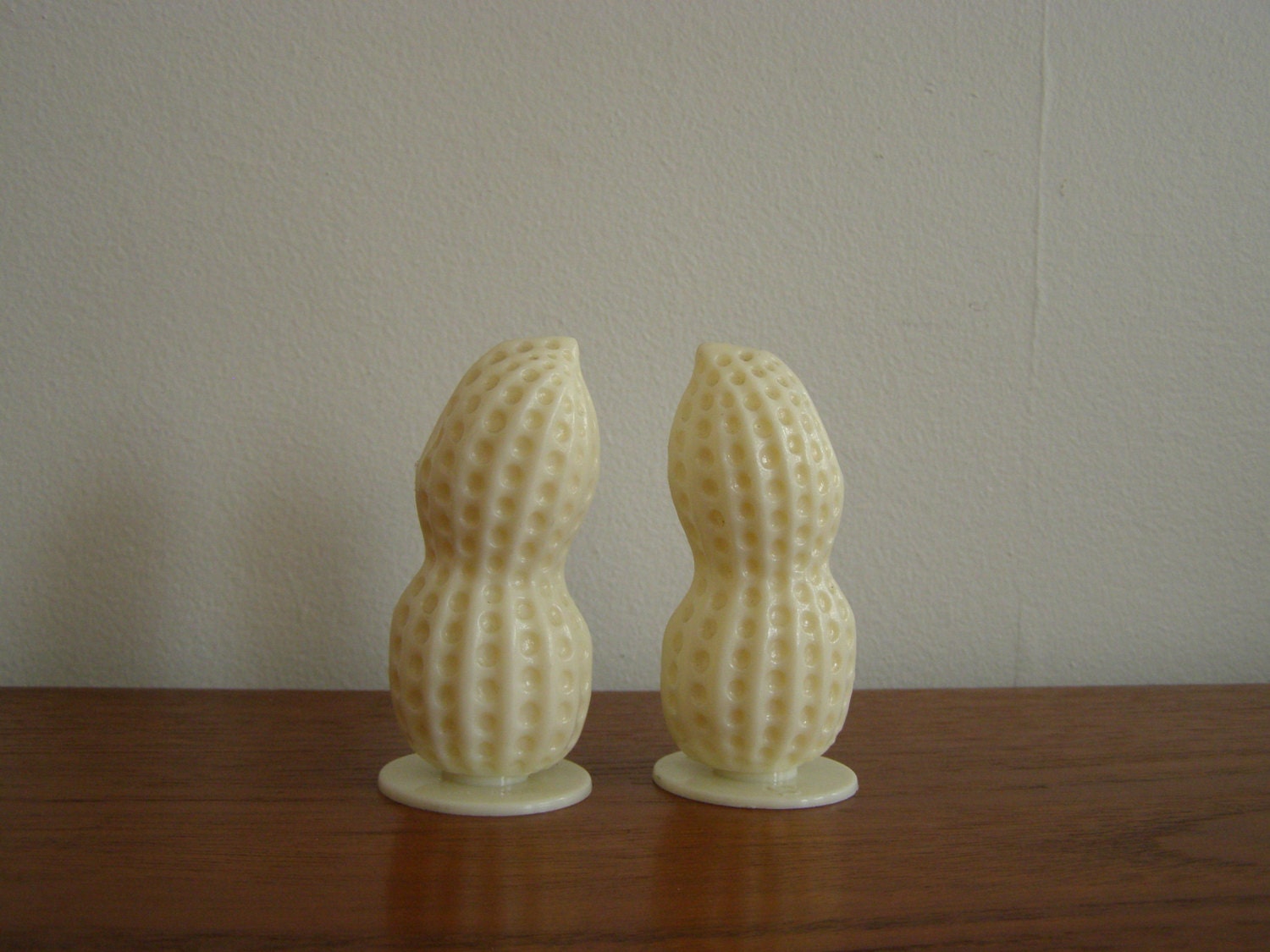 Vintage PEANUT Salt and Pepper Shakers