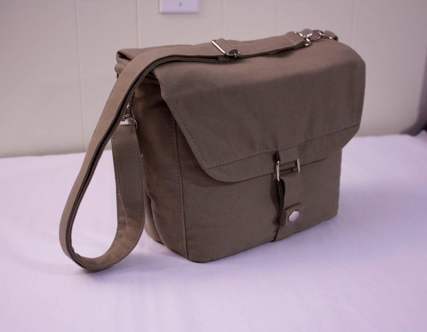 messenger camera bag // padded dslr case // CUSTOM in your choice of fabric
