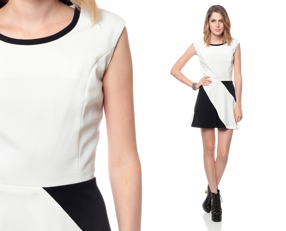 Black and White Dress 60s 70s MOD Mini Color Block 1970s Space Age Gogo Sleeveless Vintage High Waisted Go go Scoop Neck Retro Graphic Large