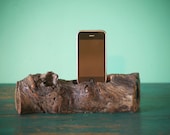 woodtec iPhone 4s / iPod charging stand