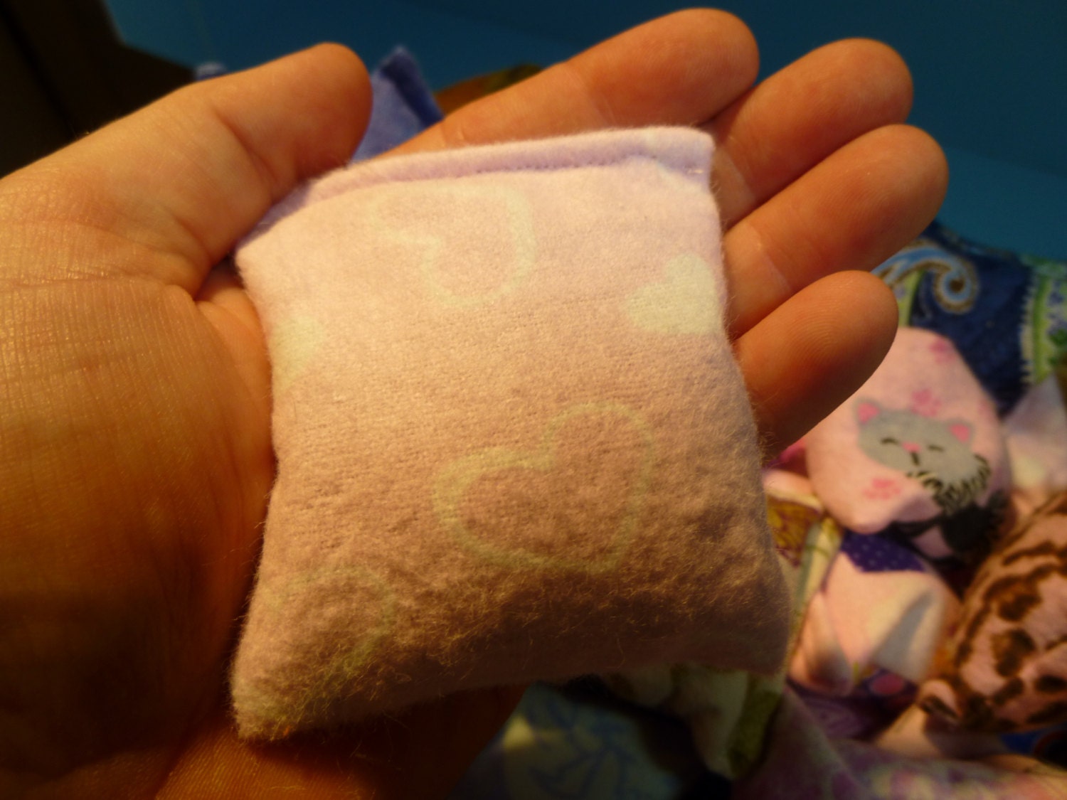2 Reusable Heating/Cooling Packs  - Hand Huggers