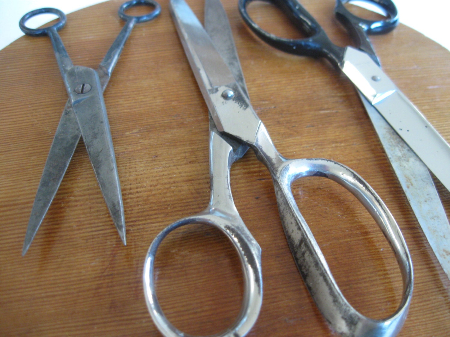 3 vintage scissors, instant collection, black handled scissors, sewing scissors