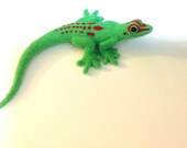 Small needle felted day gecko