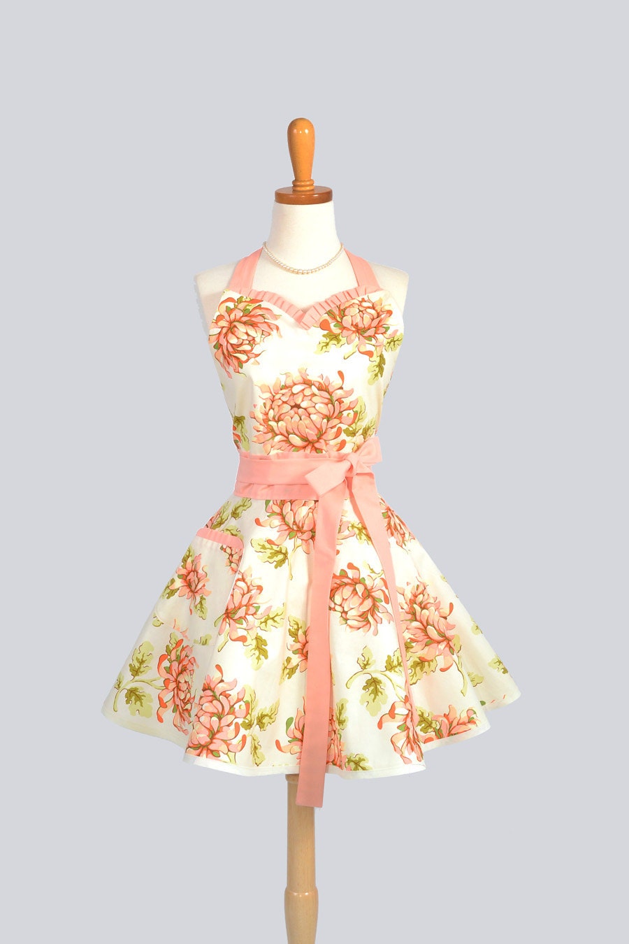 Sweetheart Retro Apron . Sexy  Womens Apron Heather Baileys Freshcut Mums Peach and Ivory Handmade  Cute Full Kitchen Apron