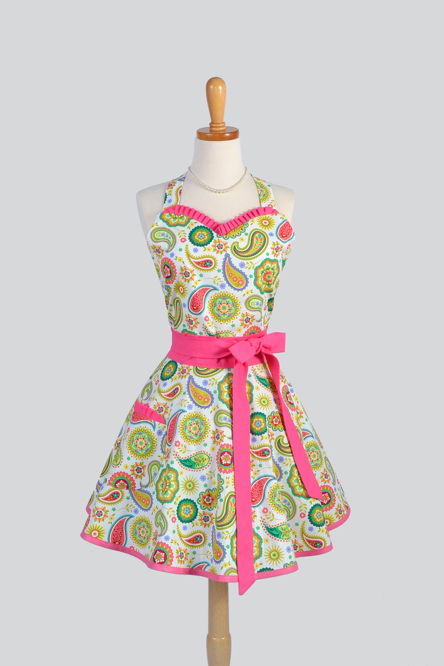Sweetheart Retro Apron : Handmade Cute Retro in Picadilly Lane Floral and Paisley White