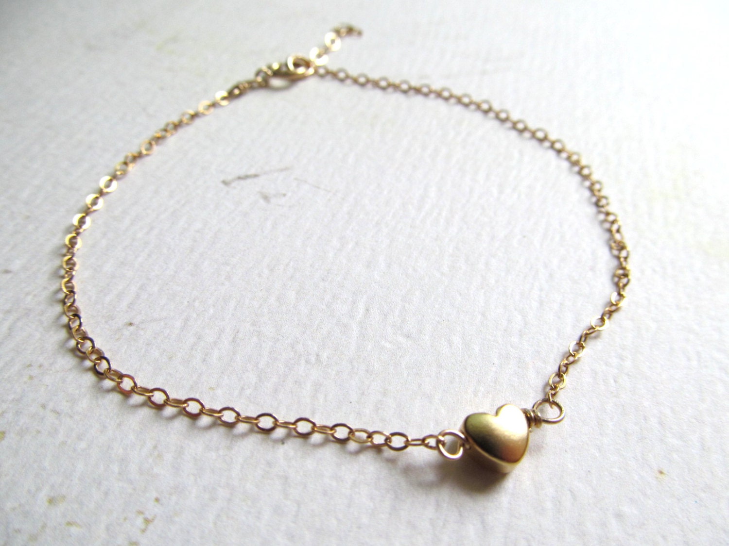 Tiny Heart Bracelet - Heart Bracelet . Bridesmaids Gifts . Best Friends Birthday Gifts . Modern Dainty Everyday Jewelry