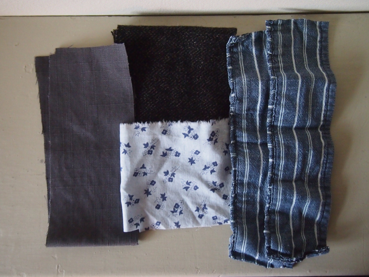 Fabric scraps selection blue brown grey small pieces x 5 floral striped vintage bundle