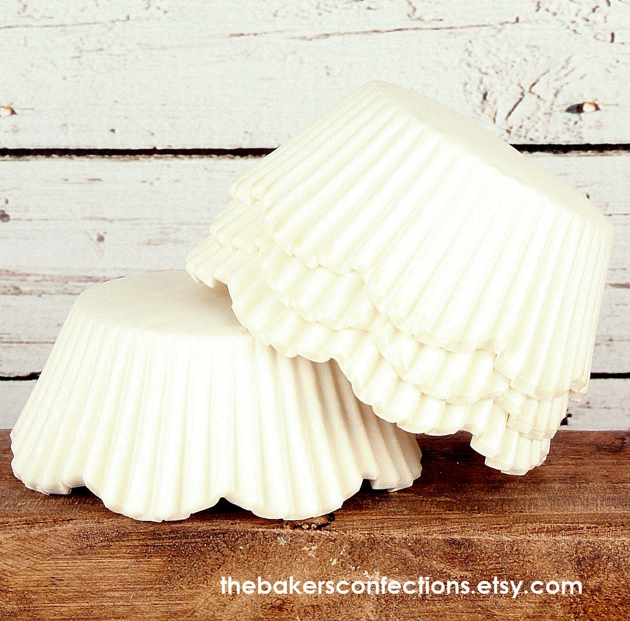 White Petal Cupcake Liners, Scallop Edge Baking Cups (50 count)