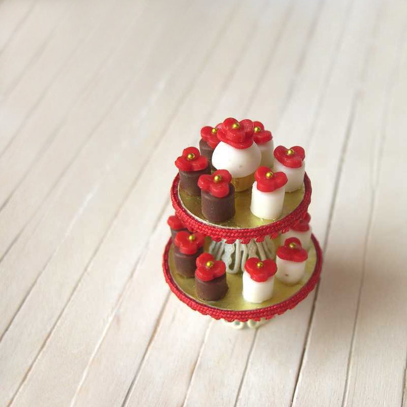 Dollhouse Romantic little cakes in 1/12 scale