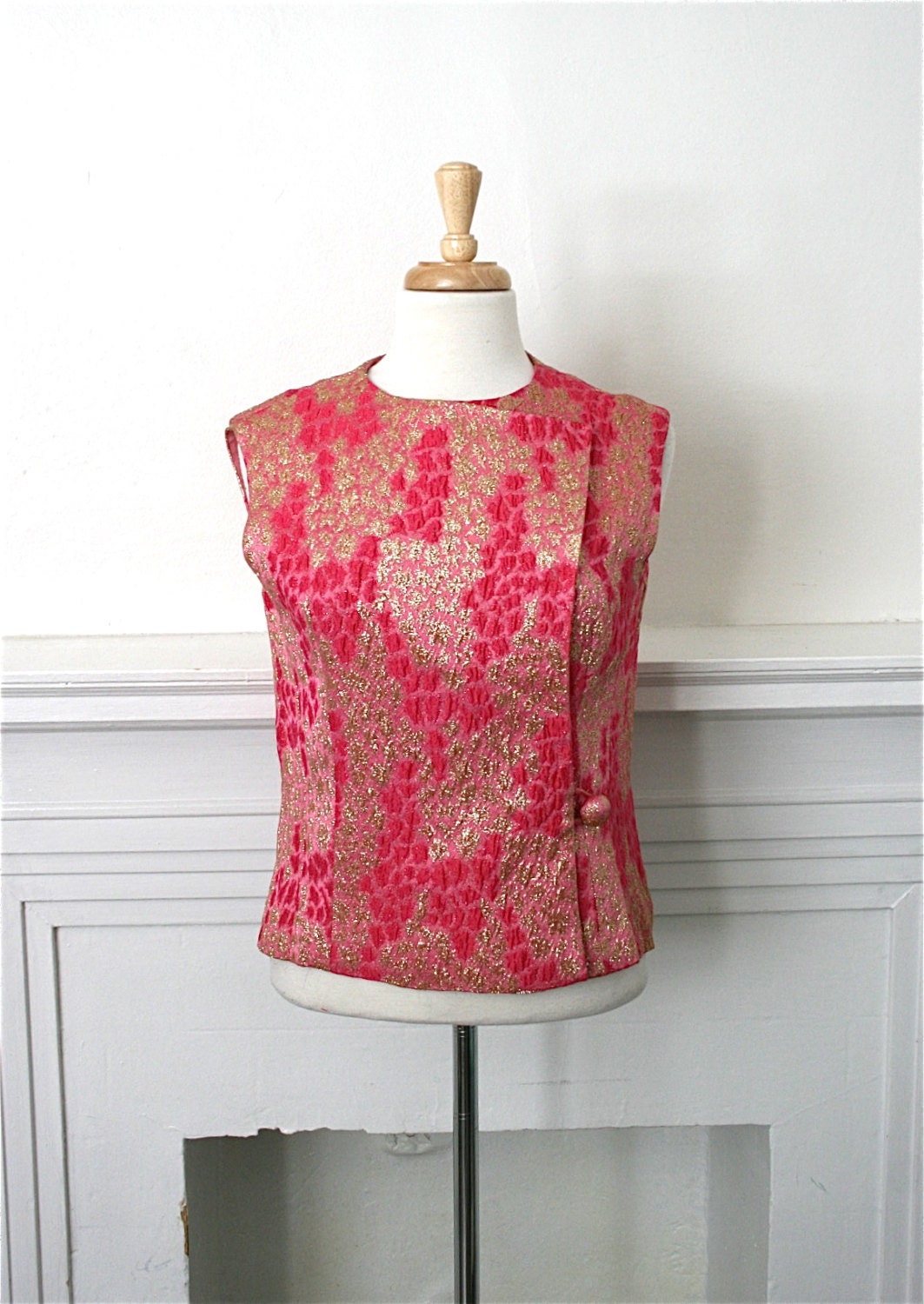 Vintage 1960s 'Anne Klein of Junior Sophisticates New York' Pink and Gold Brocade Lamé Top