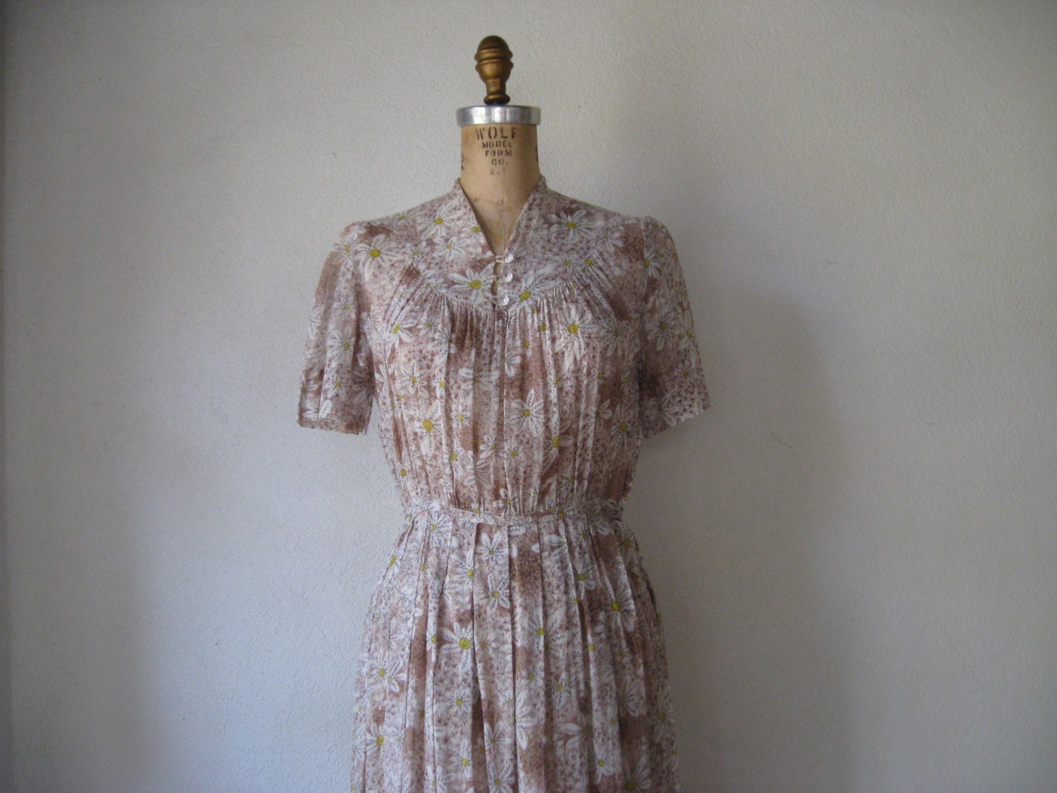 vintage 1940s dress / sheer cotton voile daisy print gathered bodice clear buttons original belt