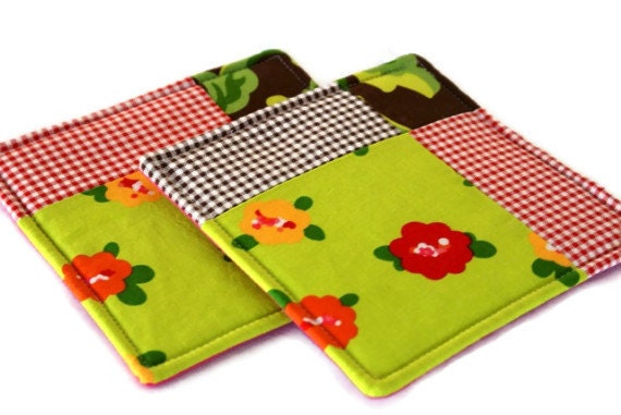 Floral Quilted Potholder Set in Lime Green with Gingham Checks