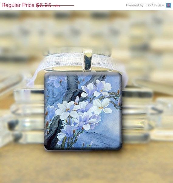 SALE Vintage White Flowers Glass Pendant with necklace