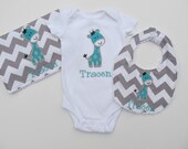 Personalized Giraffe Onesie Set-  Bib and  Burp Cloth Set- Personalized Gift Set- Baby Shower Set- Onesie Set