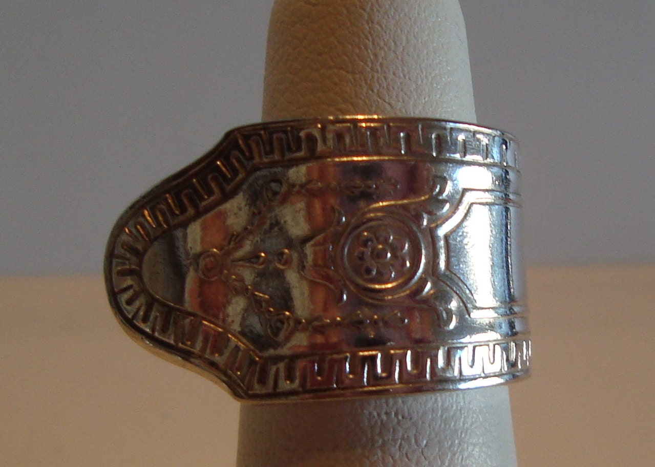 Pretty Size 6 White Bronze Spoon Ring