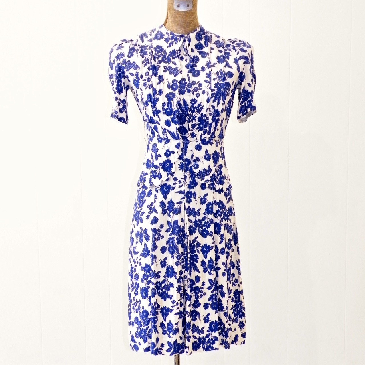 Vintage 40s Dress, Blue Floral 1940s Rayon Crepe Peplum Dress, Garden Party Film Noir XXS-XS