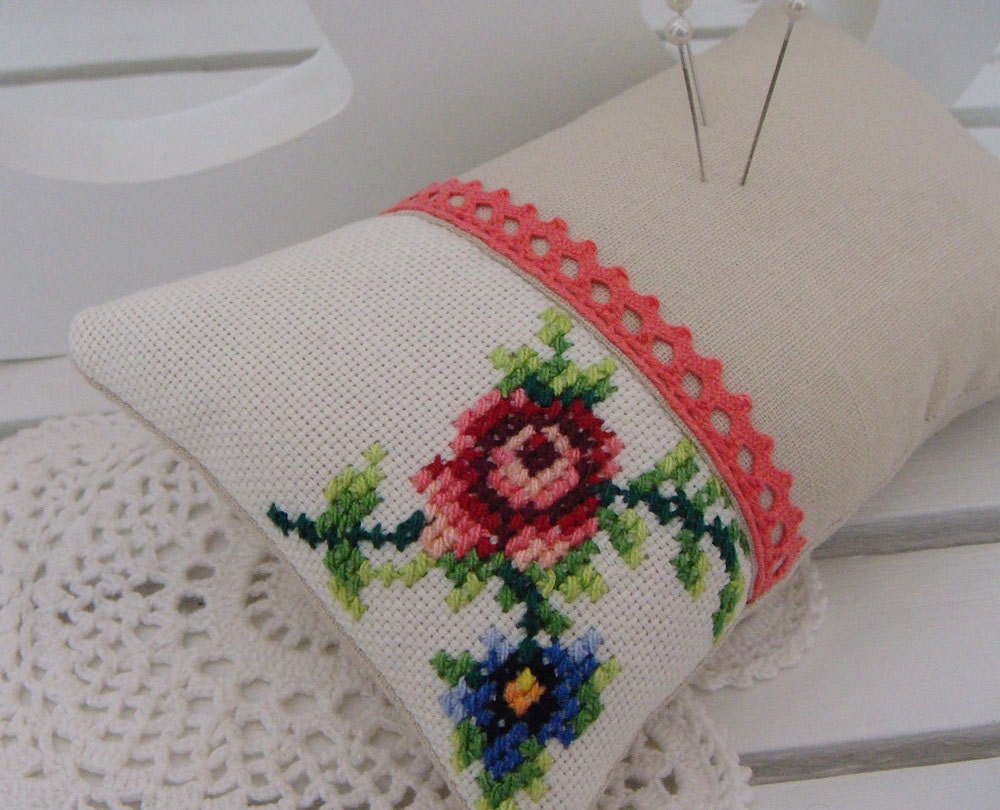Embroidered Patchwork Pincushion (lavender scented) - pink (245)