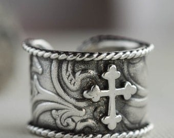 Cowgirl Chic Cigar Band Cross Ring