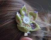 Cute-As-A-Button Green Hair Flower Clip