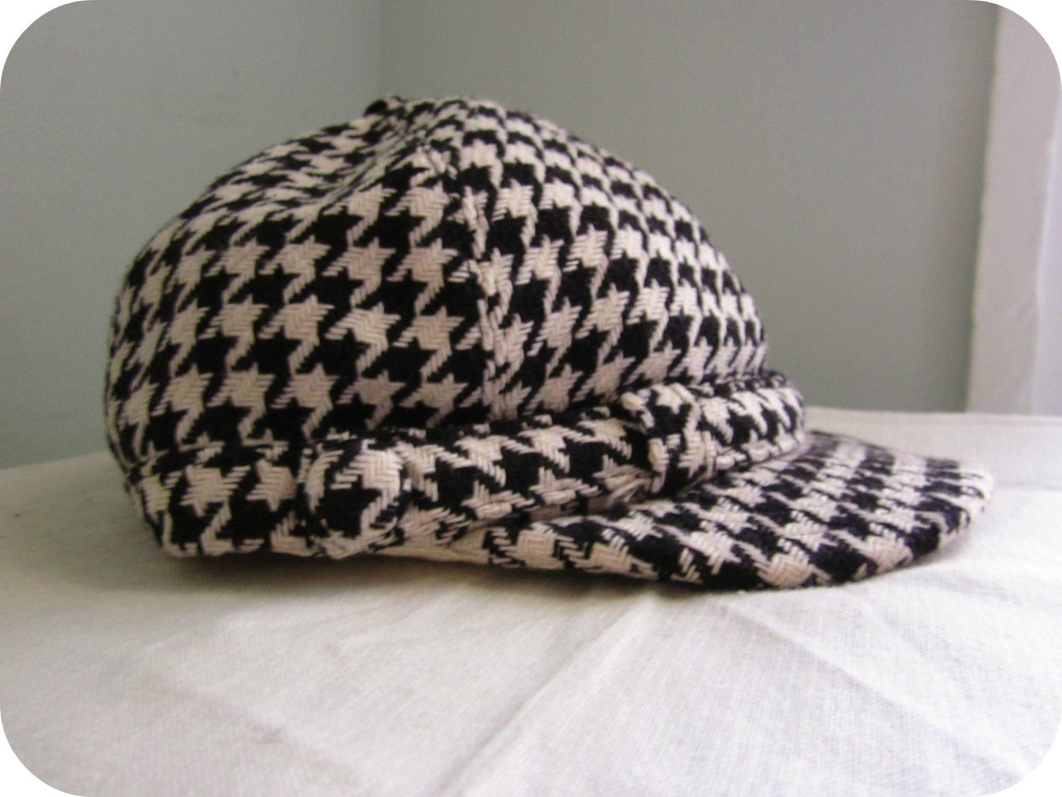 mod HOUNDSTOOTH hat retro weave patterned designer hat CALVIN KLEIN ladies size s - m