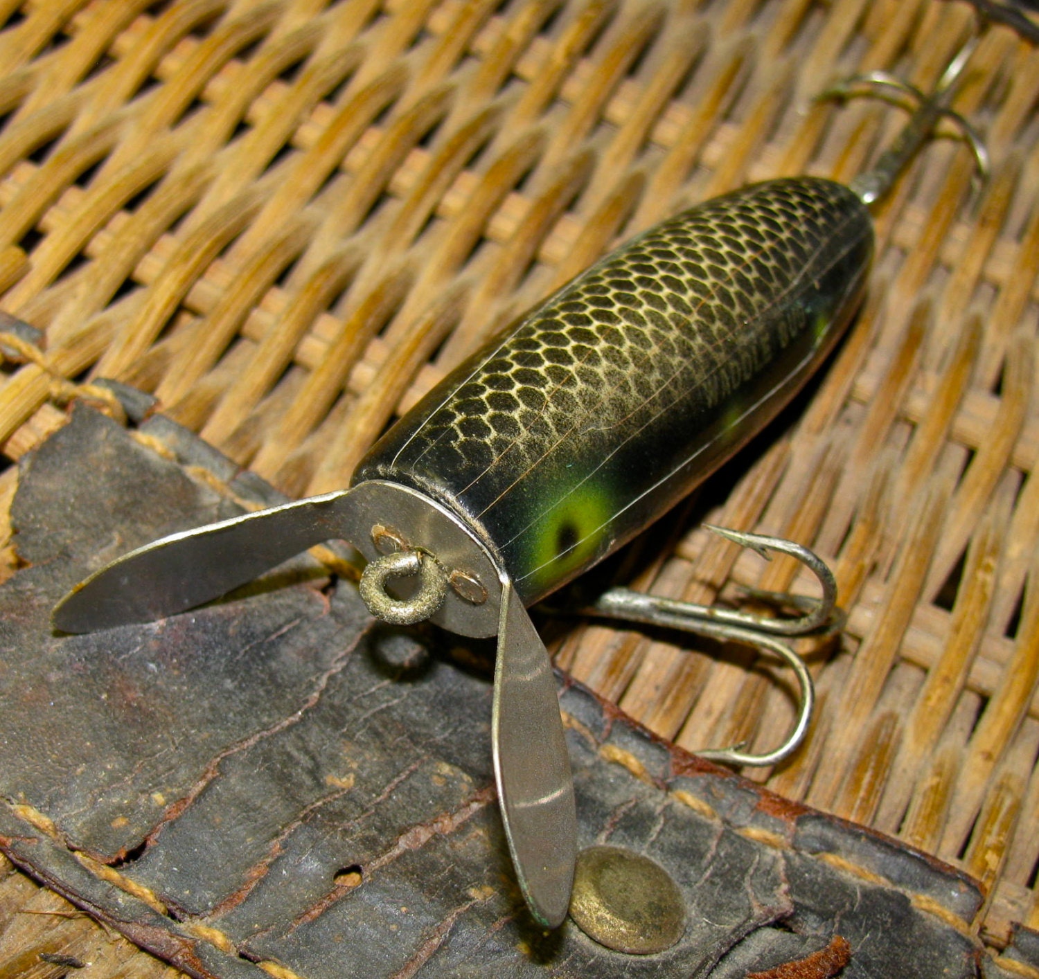 Vintage Wooden Waddle Bug Fishing Lure / Frog Scale / Unusual