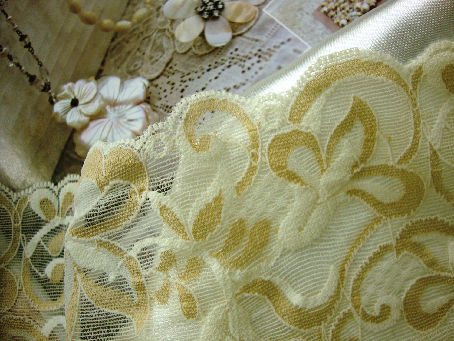 2.5 yards 6 1/2" width ( 180 mm ) beautiful shimmery double side scalloped gold and ivory  cream stretch lace trim