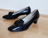 RESERVED Vintage Pumps 1960s Black Heels with Black Bow // Bowie Babe Fashion // Size 10-10.5