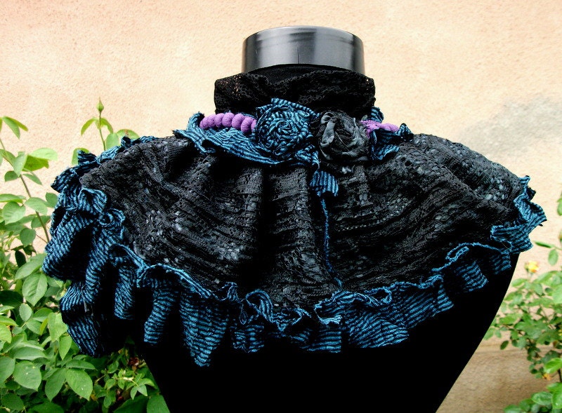 capelet,steampunk capelet,collar, steampunk, goth,noire,capelet, shawl, crows,gypsy, striped, dance, fusion,vampire, victorian,women fashion