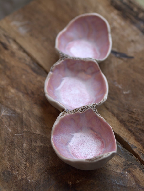 Bubbles porcelain tray.  Triple ring tray in pink and sepia. - peifferStudios