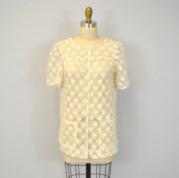 Vintage lace blouse top / spring fashion / vanilla buttercream