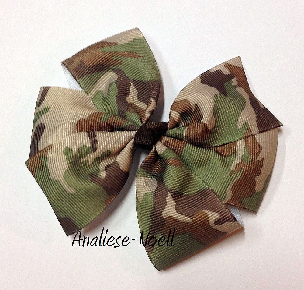 Camo Pinwheel Bow (Large)