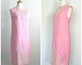 1960s Pink Beaded Dress / 60s dress / shift dress / sheath dress / aldens / linen dress / pink dress / spring summer fashion / small medium