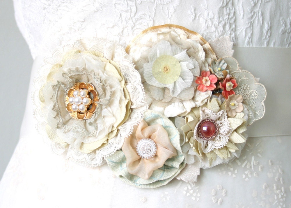 Floral Wedding Sash in Vintage Pastel Colors, Bridal Belt, Vintage Wedding Sash