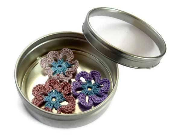 Magnet Crochet Flower Blue Purple Pink Pastels Home Decor Wedding Favor Tin