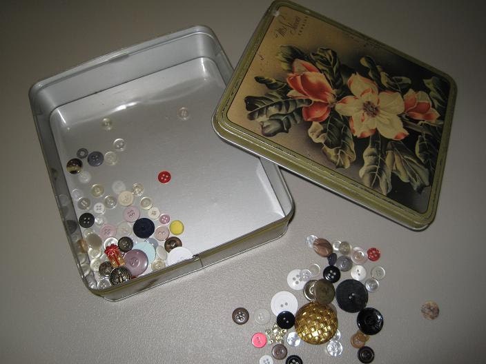 Antique 1920's Mrs Stevens Candy Tin, Magnolia Blossoms Vintage Candy tin, Steven Candy Kitchens Tin, Chicago