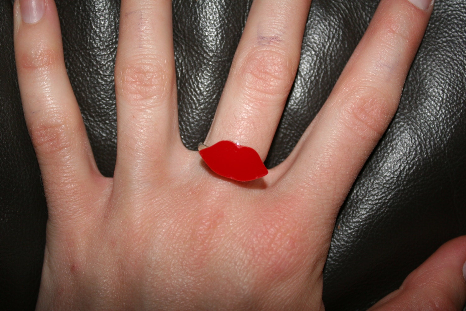 Blondie- Tiny Red Lips Laser Cut Acrylic Silver Adjustable Ring
