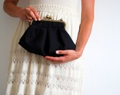 black purse. kisslock purse. black bag. retro bag. retro purse. black evening bag. bag with chain.