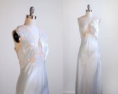 40's green negligee. 1940 satin night gown. long. green silk negligee. xl. lace negligee 1940.