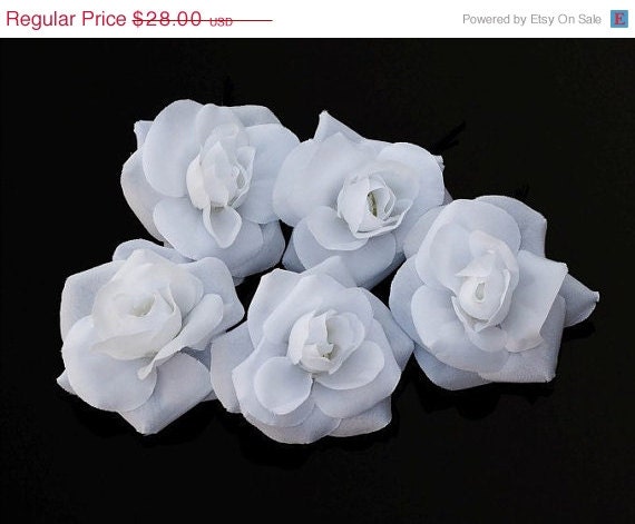 15% off sale - SET of 5 Petite/Small BRIDAL White ROSE Flowers Hair Pins / Clips / Comb