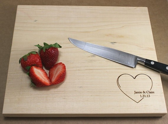 Custom, Personalized Engraved Kitchen Wood Cutting Board - Small Heart with names and Date - Maple Wood - 15" x 9" Il_570xn