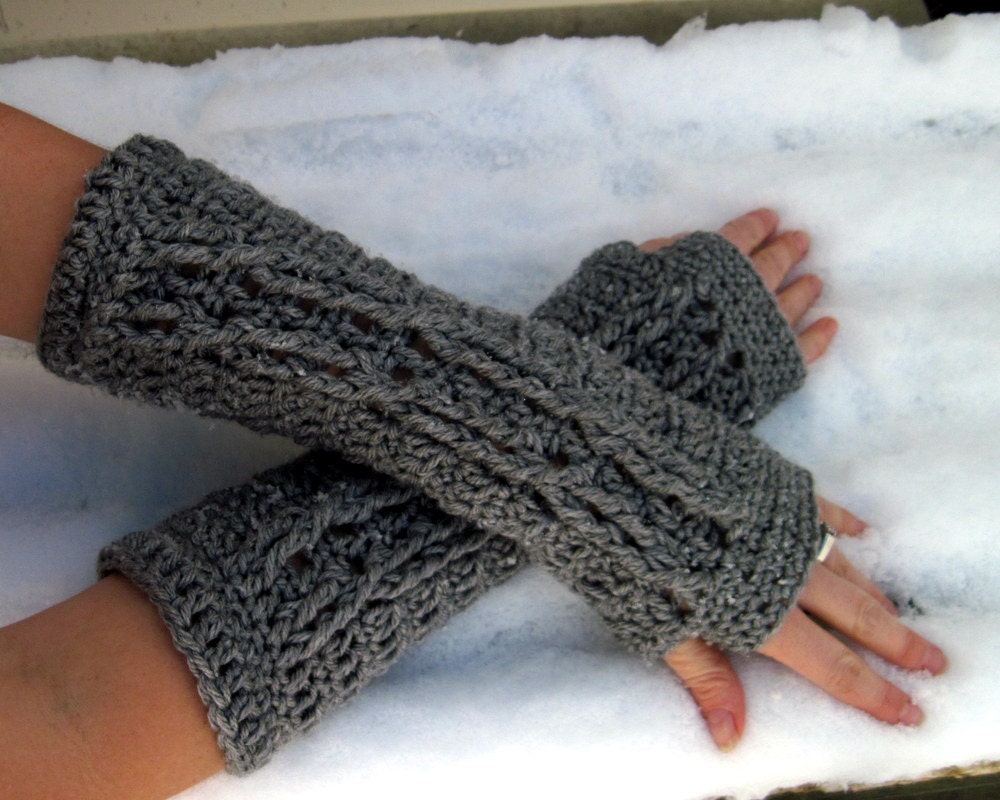 extra soft heather grey fingerless gloves with cable decoration