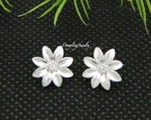 Daisy Stud Earrings, Flower Earrings, Bridesmaid Jewelry, Mothers Day Gift, Post Earrings, Everyday Earrings, Wedding Jewelry