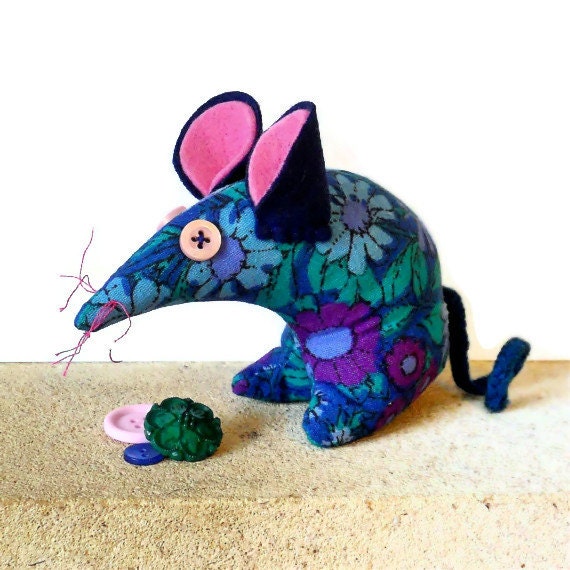 Retro ReBorn Mouse 70s Blue Green Purple Daisy Chain  Vintage Fabric