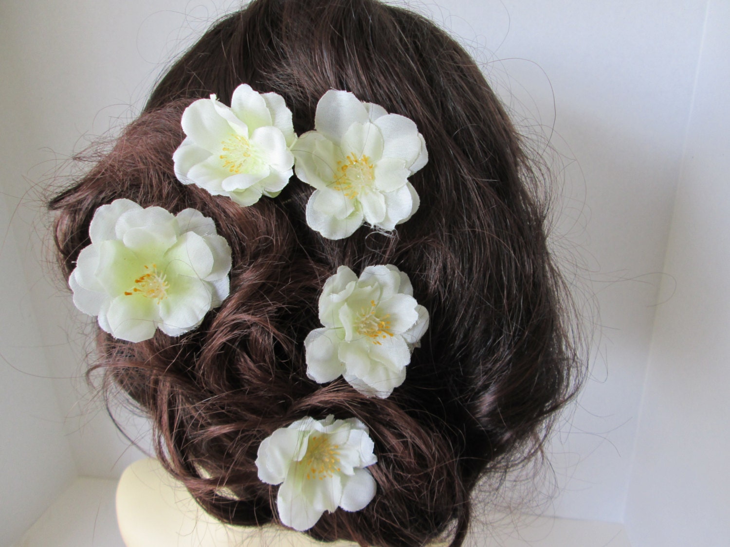 Silk flower bobby pins. Wedding hair accessory. Soft ivory hair flowers