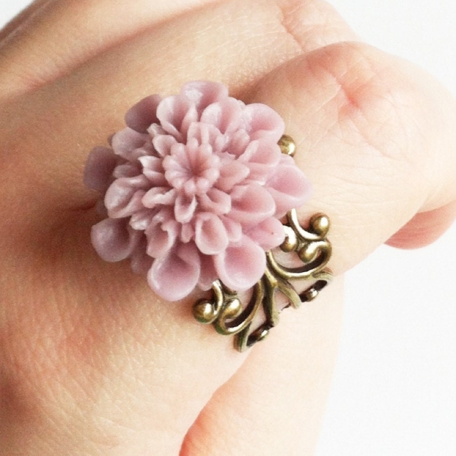 Lilac chrysanthemum ring with gold adjustable filigree band in an ivory organza gift bag